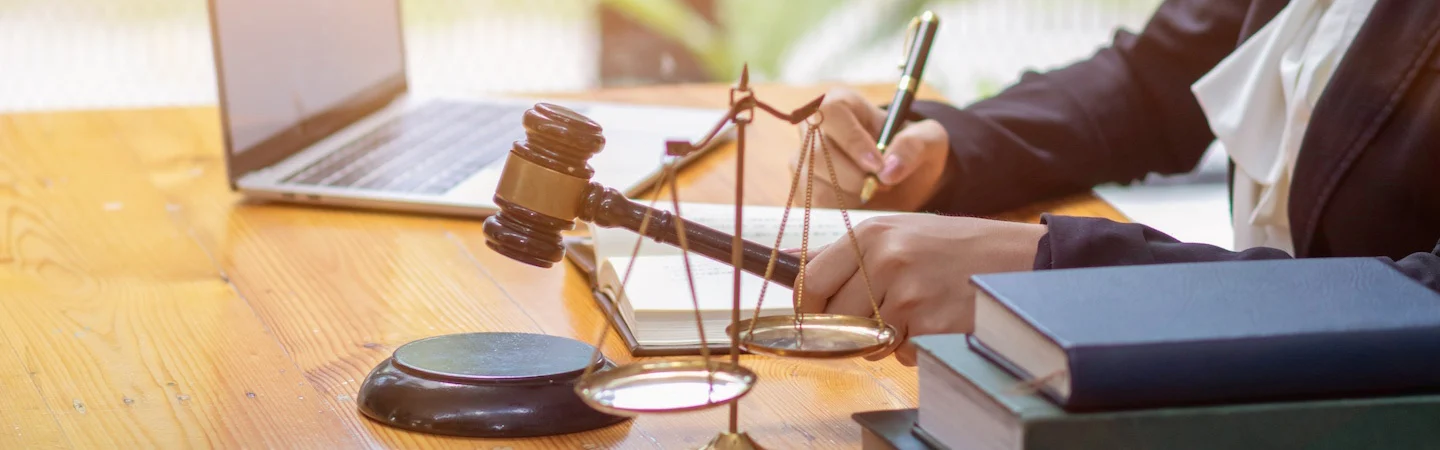 What is the Difference between a Paralegal and a Legal Assistant?