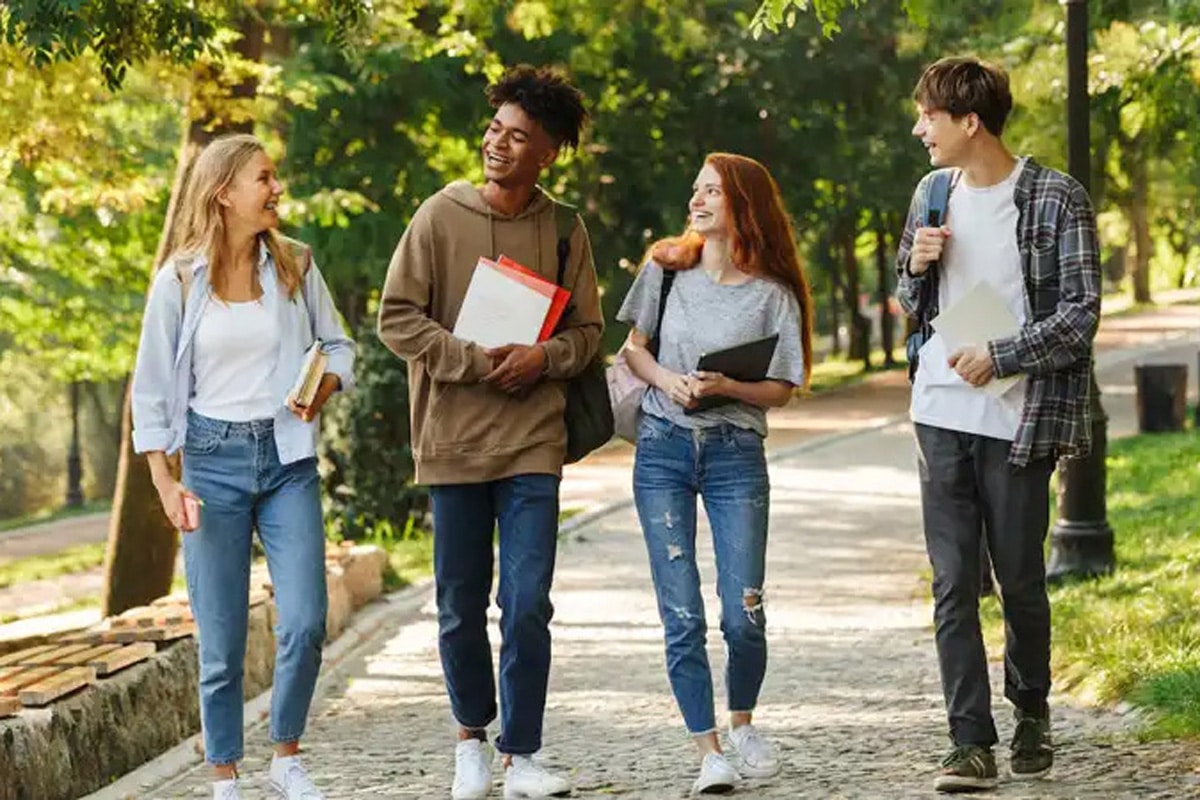 campus-life-hero-block.jpg